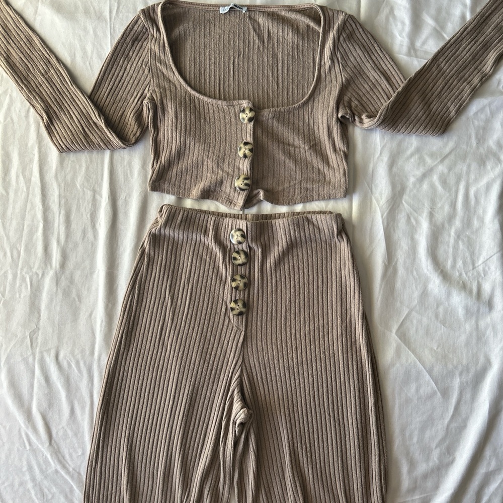Brow and tan ribbed set